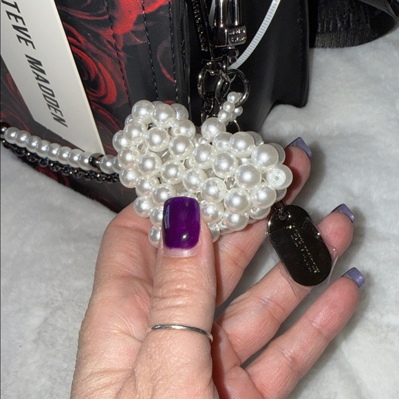 Steve Madden Roses Bevelyn Handbag with peals - Picture 3 of 10